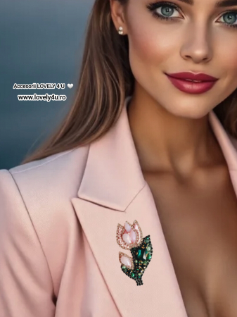 broșă lalea roz, broșă handmade, broșă unicat, broșă cu lalea, broșă cu perle, broșă cu cristale, broșă cu pietricele, bijuterii handmade, bijuterii elegante, accesorii fashion, broșă rafinată, broșă florală, broșă statement, broșă cu mesaj, broșă premium, cadou pentru femei, cadou 1 martie, cadou 8 martie, bijuterie de colecție, accesorii handmade, broșă lucrată manual, broșă România, accesorii deosebite, bijuterii personalizate, accesorii vestimentare, cadou elegant, broșă specială, accesorii de lux, broșă sofisticată, mărțișor elegant, bijuterii romantice, broșă fashion, broșă simbol, accesorii premium, cadou inspirat, broșă feminină, bijuterii rafinate, broșă Lovely 4 U. [3]