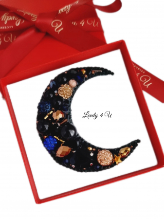 BROSA BRAD , ACCESORII LOVELY 4 U, accesorii lovely 4 u, cadou timisoara, brosa coroni de iarna cu pietre colorate, brose colorate, brose craciun, brose cu pietre naturale, brose handmade, brose handmade colorate de craciun, brose pietre semipretioase, cadouri copii craciun, cadouri craciun, cadouri de craciun, cadouri de craciun pentru copii, cadouri de craciun pentru fete,  BIJUTERII LOVELY 4 U, BIJUTERII ACCESORII POM DE CRĂCIUN, BROSE ELEGANTE, CADOU CRACIUN, BIJUTERII CRACIUN, BIJUTERII, BROSE, CADOU DE LUX, ACCESORII DE LUX, IDEI CADOU [2]