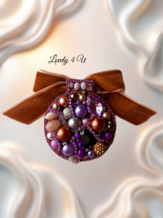 BROSE - CADOURI - BIJUTERII - glob de crăciun handmade, broșă mov cu perle, broșă unakit, broșă cu piatra lunii, broșă cu cuarț, broșă handmade Lovely 4 U, idei cadou Crăciun, broșă elegantă cu catifea, broșă bijuterie unicat,