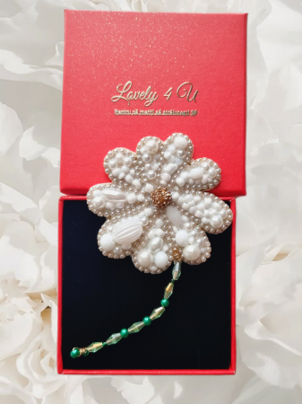 IDEI CADOURI DE CRACIUN - SET ACCESORII , BIJUTERII, BROSE PENTRU CRACIUN - broșă margaretă, broșă handmade, broșă cu cristale Swarovski, bijuterie handmade, broșă placată cu aur, mărțișor elegant, cadou 1 Martie, cadou 8 Martie, bijuterii femei, accesoriu elegant, broșă cu perle, bijuterie unicat, broșă fashion, bijuterii Lovely 4 U, accesoriu sofisticat, bijuterii handmade România, bijuterie rafinată, broșă florală, bijuterii delicate, cadouri speciale pentru femei, accesorii premium, bijuterii statement, accesoriu fashion, broșă inspirată din natură, bijuterii pentru femei stilate, cadouri personalizate, bijuterii deosebite, bijuterii placate cu aur, broșă luxury, bijuterie cu mesaj motivațional, broșă elegantă cu perle și cristale.