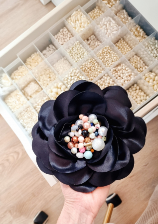 Accesorii LOVELY 4 U, Brosa floare textila, Brosa crem floare handmade, Brosa floare neagra, Floare textila mare, ,accesorii camasa, accesorii dama, accesorii elegante, accesorii fashion, accesorii perle, accesoriu de pus la gat, accesoriu elegant, accesoriu fashion. [7]