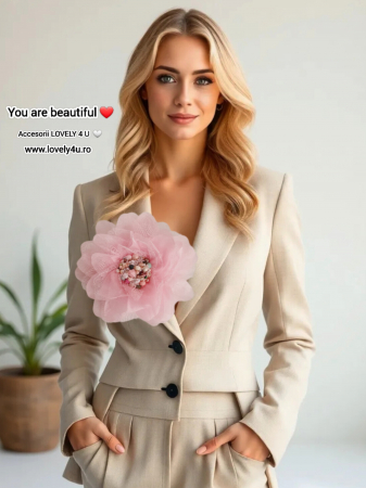 COLIERE - Broșă model unicat, PARFUM de IUBIRE- Accesoriu tip broșă floare roz cu perle, broșă handmade floare mare textila, brățară floare textila și colier floare mare culoare nuanțe roz fuchsia