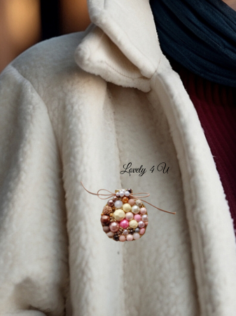 brosa de iarna cu pietre colorate, brose colorate, brose craciun, brose cu pietre naturale, brose handmade, brose handmade colorate de craciun, brose pietre semipretioase, glob de craciun, catifea neagra, perle, accesorii lovely 4 u cadouri copii craciun, cadouri craciun, cadouri de cra [2]