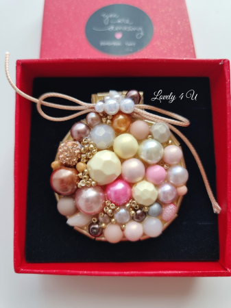 brosa de iarna cu pietre colorate, brose colorate, brose craciun, brose cu pietre naturale, brose handmade, brose handmade colorate de craciun, brose pietre semipretioase, glob de craciun, catifea neagra, perle, accesorii lovely 4 u cadouri copii craciun, cadouri craciun, cadouri de cra [4]