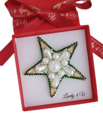 BROSE - CADOURI - BIJUTERII - accesorii lovely 4 u, cadou timisoara, brosa stea de iarna cu perle,  stea cu perle, accesorii stea cu perle, steluta de craciun, brosa mare, brose colorate, brose craciun, brose cu pietre naturale, brose handmade, brose handmade colorate de craciun, brose pietre semipretioase, cadouri copii craciun, cadouri craciun, cadouri de craciun, cadouri de craciun pentru copii, cadouri de craciun pentru fete, brosa steluta , brosa alba