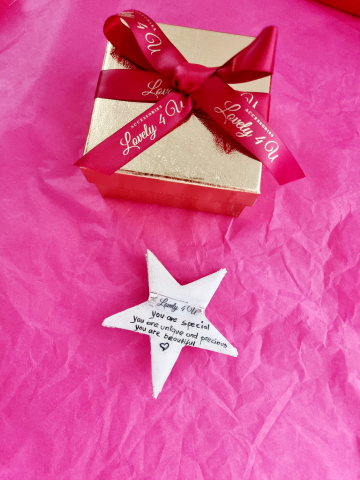 accesorii lovely 4 u, cadou timisoara, brosa stea de iarna cu perle,  stea cu perle, accesorii stea cu perle, steluta de craciun, brosa mare, brose colorate, brose craciun, brose cu pietre naturale, brose handmade, brose handmade colorate de craciun, brose pietre semipretioase, cadouri copii craciun, cadouri craciun, cadouri de craciun, cadouri de craciun pentru copii, cadouri de craciun pentru fete, brosa steluta , brosa alba [3]