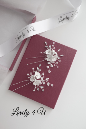 accesorii delicate păr, bijuterii păr placate cu argint, accesorii rafinate mireasă, accesorii nuntă handmade, accesorii păr sofisticate, accesorii premium nuntă, bijuterii deosebite mireasă, accesorii versatile păr mireasă. [11]