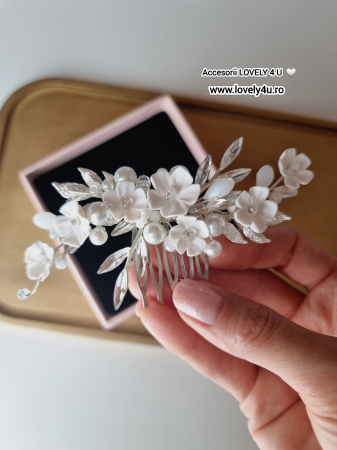 Diadema cu flori, PIEPTAN MIREASA, DIADEMA MIREASA, ACCESORIU PAR MIREASA, ACCESORII DE PAR MIRESE, ACCESORII NUNTA, ACCESORII CU PERLE, DIADEMA CU PERLE, PIEPTAN VOAL MIREASA, BIJUTERII PAR MIREASA, [12]