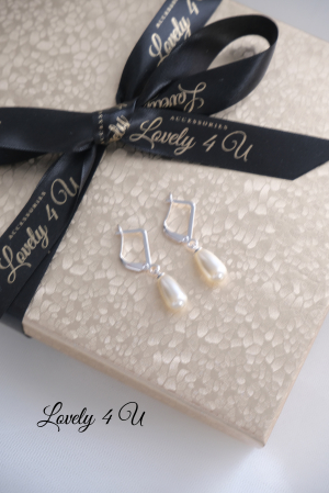 Cercei Ivory cu perle Swarovski tip picătură și cu închizătoare de argint. [2]