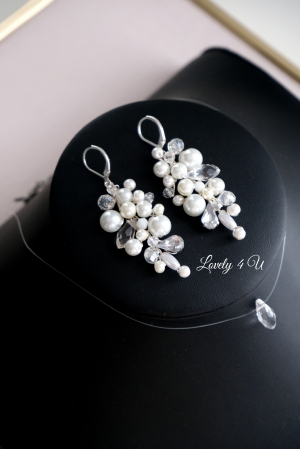 Cercei mireasa cu perle, cercei mireasă handmade, cercei cu perle ivory, cercei cununie civilă, cercei argint 925 mireasă, cercei bridal România, cercei mireasă eleganți, bijuterii mireasă Lovely 4 U, cercei lungi cu cristale și perle, cercei personalizabili mireasă, accesorii nuntă handmade. Cercei lungi mireasa, Accesorii mireasă, Bijuterii mireasa, Accesorii nuntă, Bijuterii mireasa cu perle, Accesorii mirese, cercei eleganți, cercei handmade, cercei argint mireasă, cercei realizați in Romania, bijuterii 2023 [2]