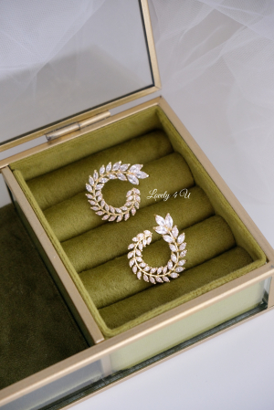 cercei  mireasa , cercei cu pietre, bijuterii mireasa, cercei aurii, accesorii auri, gold, aur, cercei eleganti, set bijuterii, accesorii , cercei rotunzi, cercei frunza , pietre zirconiu, cercei mici [1]