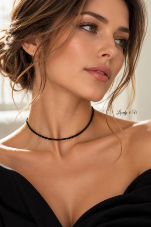IDEI CADOURI DE CRACIUN - SET ACCESORII , BIJUTERII, BROSE PENTRU CRACIUN - Choker cu mărgele negre NERA – colier handmade minimalist