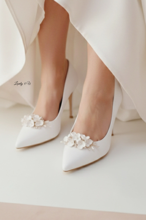 Clipsuri pentru pantofi mireasa FLORENCE - Accesorii handmade pentru pantofi cu flori, cristale Swarovski, bază placată cu aur  - ornamente pentru pantofi cu elemente Swarovski , realizate manual in Romania,CLIPSURI PANTOFI MIREASA, ACCESORII PANTOFI MIREASA, PANTOFI MIREASA, ACCESORII MIREASA CU FLORI, ACCESORII LOVELY 4 U, CLIPSURI CU PERLE SI FLORI , ACCESORII PENTRU PANTOFI, CLIPSURI PENTRU PANTOFI MIREASA, BIJUTERII MIREASA CU FLORI