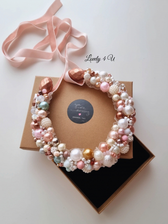 IDEI CADOURI DE CRACIUN - SET ACCESORII , BIJUTERII, BROSE PENTRU CRACIUN - Colier cu perle, ELSA , Colier handmade cu perle mari si mici, Colier model unicat, Idei cadou Colier mare supradimensionat, colier argint, Colier perle albe, roz, culori crem, cappuccino, maro, COLIER CU PERLE, COLIER LAT CU PERLE, ACCESORII LOVELY 4 U, COLIER MARO, COLIER ROZ, COLIER LILA, CADOU CRACIUN, CADOU SPECIAL, BIJUTERII DE CRACIUN, ACCESORII ELEGANTE, COLIER CRACIUN, COLIER, PERLE