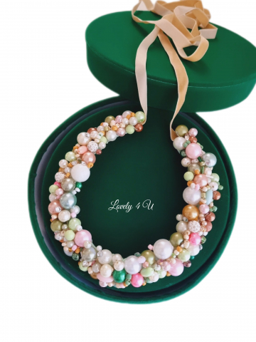Colier cu perle, Accesorii Lovely 4 U, colier gigant cu perle, colier realizat cu drag in Romania, colier multicolor, cadou de Crăciun, colier bogat cu perle, colier gigant, bijuterii handmade, accesorii Lovely 4 U handmade, accesorii unicat cu perle, susțin afacerile locale, cadou premium pentru femei  colier, bijuterii 2023, accesorii 2023, colier, bijuterii,  lovely 4 u,  colier mărțișor, cadou special, cadou de lux [1]