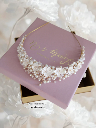 ACCESORII / PRODUSE - Coronita mireasa cu perle flori,  cristale Swarovski, bază placată cu aur AMALFI - Coronita printesa premium