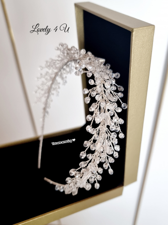 COLECTIE 2025  LOVE YOURSELF AND SHINE - coroniță mireasă handmade,  coroniță mireasă handmade, accesorii păr mireasă, tiară nuntă, coroniță cristale, coroniță placată cu argint, coafură mireasă elegantă. coroniță cu cristale, accesorii de păr mireasă, bijuterii mireasă handmade, coroniță elegantă, tiară nuntă, Lovely 4 U, accesorii handmade România, coroniță placată cu argint