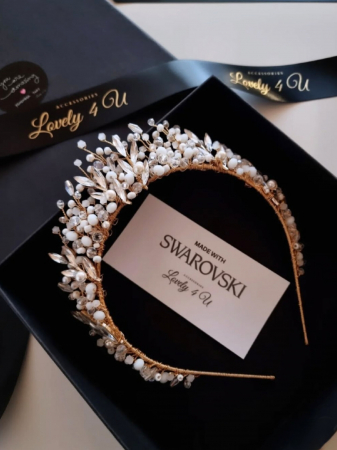 ACCESORII / PRODUSE - TIARA MIREASA, DIADEMA AURIE MIREASA, Coronița ANITA – Accesoriu Handmade Elegant pentru Mirese, | LOVELY 4 U Coronița ANITA – Eleganță Aurie cu Perle și Cristale Swarovski, Diademă Mireasă ANITA – Coroniță Handmade cu Strălucire Regală, Coronița ANITA – Accesoriu de Lux pentru Mirese, Placat cu Aur, Coronița de Mireasă ANITA – Rafinament și Strălucire pentru Ziua Nunții, ANITA – Coroniță Aurie Handmade, Ideală pentru Mirese Elegante, Accesoriu de Păr ANITA – Coroniță cu Cristale și Perle Swarovski, accesoriu auriu mireasa, accesoriu pentru par, coronita aurie, coronita mireasa, diadema mireasa, tiara cu frunze aurii, TIARA MIREASA, tiara nunta, accesorii LOVELY 4 U, Coronita de lux, mireasa 2024, coronita cu perle mireasa, coroana mireasa, coronita inalta mireasa, coronita premium, coronite de par pentru mirese,ACCESORII PAR MIREASA, CORONITA CU PERLE MIREASA, ACCESORII DE PAR MIREASA, CORONITA MIREASA, CORONITA Swarovski MIREASA, Coronita MIRESE, ACCESORII  SWAROVSKI