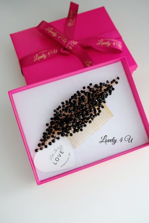 Accesorii de par realizate in Romania, Accesorii de par handmade, Accesorii de par personalizate, PIEPTAN NASA, DIADEMA NEAGRA, ACCESORIU PAR NEGRU, ACCESORII DE PAR NEGRE, ACCESORII , ACCESORII CU PERLE, DIADEMA CU PERLE, PIEPTAN CU CRISTALE NEGRE, BIJUTERII PAR , CORONITA, TIARA, PIEPTAN ELEGANT [6]