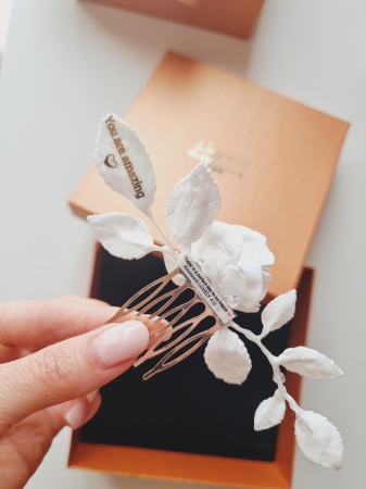 DIADEMA handmade HANA - accesoriu eveniment cu frunze albe, floare albe, perle albe, pieptăn coafuri mireasa/ voal mireasa, L 13 cm [4]