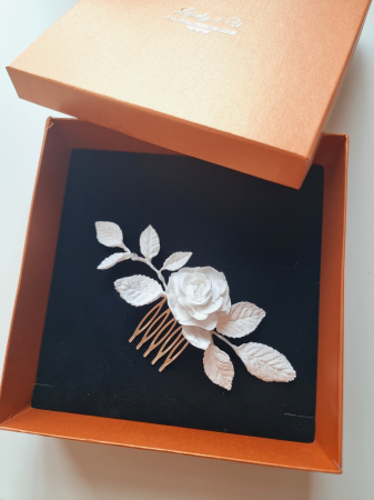 DIADEMA handmade HANA - accesoriu eveniment cu frunze albe, floare albe, perle albe, pieptăn coafuri mireasa/ voal mireasa, L 13 cm [2]