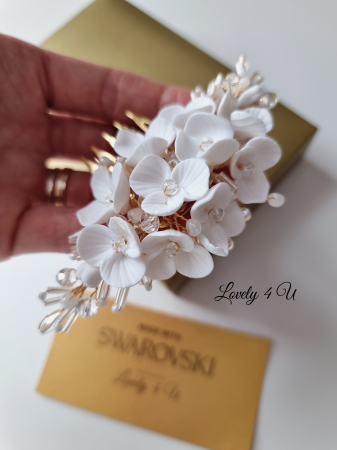 diademă mireasă handmade, diademă mireasă flori albe, pieptăn mireasă Swarovski, accesorii mireasă premium, tiară mireasă placată cu aur, diademă mireasă elegantă, pieptăn mireasă handmade, accesorii păr nuntă,  bijuterii păr mireasă, accesorii pentru mirese timisoara, magazin bijuterii mirese bucuresti, accesorii mirese cluj, [7]