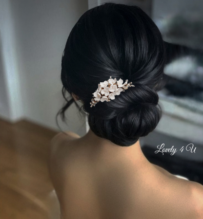 diademă mireasă handmade, diademă mireasă flori albe, pieptăn mireasă Swarovski, accesorii mireasă premium, tiară mireasă placată cu aur, diademă mireasă elegantă, pieptăn mireasă handmade, accesorii păr nuntă,  bijuterii păr mireasă, accesorii pentru mirese timisoara, magazin bijuterii mirese bucuresti, accesorii mirese cluj, [10]