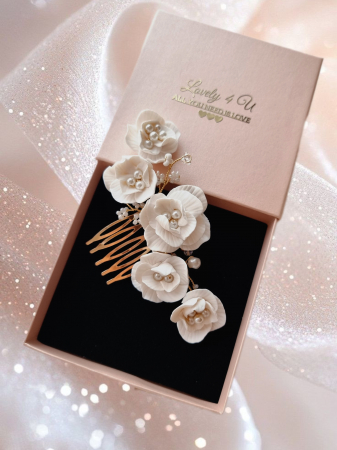 agrafa par mireasa cu perle, agrafa par mireasa cu flori, pin coc mireasa, set agrafe pentru mirese, ormamente per mireasa, perle, accesorii de par handmade, accesorii lovely 4 u ,  diadema mireasa cu flori, pieptan mic mireasa cu flori, pieptan cu bujori, pieptan voal mireasa, accesorii lovely 4 u, diadema si cercei mireasa, set accesorii mireasa, set diadema si cercei mireasa, set diadema bratara si cercei mireasa, accesorii de par mireasa, ornament par mireasa, decoratiuni de par pentru mirese, [4]