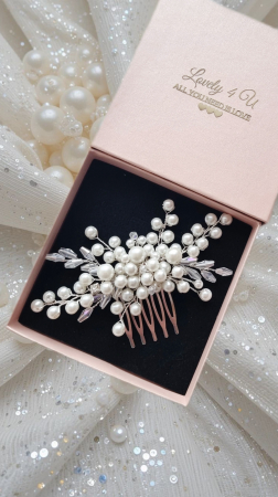 Diadema IVY – Accesoriu Mireasă Handmade cu Perle și Cristale, Diademă Elegantă pentru Mireasă – Perle și Cristale, Placată cu Argint, Accesoriu de Păr pentru Mireasă – Diadema IVY Handmade în România, Diadema IVY – Pieptan Mireasă cu Cristale și Perle pentru Coafuri de Vis, Diademă Rafinată cu Perle și Cristale – Accesoriu Perfect pentru Nuntă, Accesoriu Delicat pentru Mireasă – Diadema IVY Handmade, Strălucire și Eleganță, Pieptan Mireasă IVY – Accesoriu Elegant cu Perle și Cristale, Accesorii Handmade pentru Mirese – Diadema IVY cu Cristale și Argint 925, Diadema IVY – Accesoriu Romantic pentru Coafuri Mireasă, Handmade, Coroniță pentru Mireasă – Diadema IVY cu Strălucire și Detalii Fine,PIEPTAN MIREASA, DIADEMA MIREASA, ACCESORIU PAR MIREASA, ACCESORII DE PAR MIRESE, ACCESORII NUNTA, ACCESORII CU PERLE, DIADEMA CU PERLE, PIEPTAN VOAL MIREASA, BIJUTERII PAR MIREASA, [28]