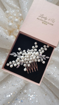 Diadema IVY – Accesoriu Mireasă Handmade cu Perle și Cristale, Diademă Elegantă pentru Mireasă – Perle și Cristale, Placată cu Argint, Accesoriu de Păr pentru Mireasă – Diadema IVY Handmade în România, Diadema IVY – Pieptan Mireasă cu Cristale și Perle pentru Coafuri de Vis, Diademă Rafinată cu Perle și Cristale – Accesoriu Perfect pentru Nuntă, Accesoriu Delicat pentru Mireasă – Diadema IVY Handmade, Strălucire și Eleganță, Pieptan Mireasă IVY – Accesoriu Elegant cu Perle și Cristale, Accesorii Handmade pentru Mirese – Diadema IVY cu Cristale și Argint 925, Diadema IVY – Accesoriu Romantic pentru Coafuri Mireasă, Handmade, Coroniță pentru Mireasă – Diadema IVY cu Strălucire și Detalii Fine,PIEPTAN MIREASA, DIADEMA MIREASA, ACCESORIU PAR MIREASA, ACCESORII DE PAR MIRESE, ACCESORII NUNTA, ACCESORII CU PERLE, DIADEMA CU PERLE, PIEPTAN VOAL MIREASA, BIJUTERII PAR MIREASA, [29]