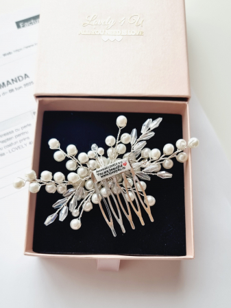 Diadema IVY – Accesoriu Mireasă Handmade cu Perle și Cristale, Diademă Elegantă pentru Mireasă – Perle și Cristale, Placată cu Argint, Accesoriu de Păr pentru Mireasă – Diadema IVY Handmade în România, Diadema IVY – Pieptan Mireasă cu Cristale și Perle pentru Coafuri de Vis, Diademă Rafinată cu Perle și Cristale – Accesoriu Perfect pentru Nuntă, Accesoriu Delicat pentru Mireasă – Diadema IVY Handmade, Strălucire și Eleganță, Pieptan Mireasă IVY – Accesoriu Elegant cu Perle și Cristale, Accesorii Handmade pentru Mirese – Diadema IVY cu Cristale și Argint 925, Diadema IVY – Accesoriu Romantic pentru Coafuri Mireasă, Handmade, Coroniță pentru Mireasă – Diadema IVY cu Strălucire și Detalii Fine,PIEPTAN MIREASA, DIADEMA MIREASA, ACCESORIU PAR MIREASA, ACCESORII DE PAR MIRESE, ACCESORII NUNTA, ACCESORII CU PERLE, DIADEMA CU PERLE, PIEPTAN VOAL MIREASA, BIJUTERII PAR MIREASA, [30]