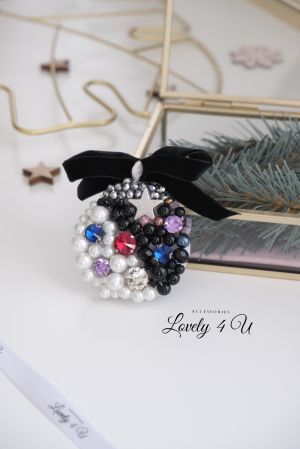 brosa de iarna cu pietre colorate, brose colorate, brose craciun, brose cu pietre naturale, brose handmade, brose handmade colorate de craciun, brose pietre semipretioase, glob de craciun, catifea neagra, perle, accesorii lovely 4 u cadouri copii craciun, cadouri craciun, cadouri de cra [2]
