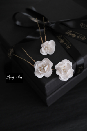 agrafa par mireasa cu perle, agrafa par mireasa cu flori, pin coc mireasa, set agrafe pentru mirese, ormamente per mireasa, perle, accesorii de par handmade, accesorii lovely 4 u ,  diadema mireasa cu flori, pieptan mic mireasa cu flori, pieptan cu bujori, pieptan voal mireasa, accesorii lovely 4 u, diadema si cercei mireasa, set accesorii mireasa, set diadema si cercei mireasa, set diadema bratara si cercei mireasa, accesorii de par mireasa, ornament par mireasa, decoratiuni de par pentru mirese, [1]