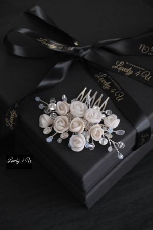 agrafa par mireasa cu trandafiri, agrafa - pin coc mireasa, agrafa par mireasa cu flori, diadema mireasa cu flori, pieptan mic mireasa cu flori, pieptan cu bujori, pieptan voal mireasa, accesorii lovely 4 u, diadema si cercei mireasa, set accesorii mireasa, set diadema si cercei mireasa, set diadema bratara si cercei mireasa, accesorii de par mireasa [1]