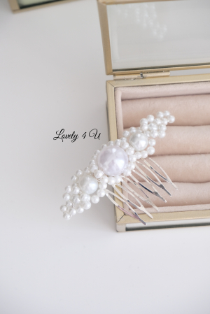 AGRAFA PAR MIREASA CU PERLE, ACCESORIU MIC MIREASA, ACCESORII MINIMALISTE PENTRU MIRESE,PIEPTAN MIREASA, DIADEMA MIREASA, ACCESORIU PAR MIREASA, ACCESORII DE PAR MIRESE, ACCESORII NUNTA, ACCESORII CU PERLE, DIADEMA CU PERLE, PIEPTAN VOAL MIREASA, BIJUTERII PAR MIREASA, CORONITA, TIARA [1]