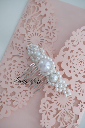 AGRAFA PAR MIREASA CU PERLE, ACCESORIU MIC MIREASA, ACCESORII MINIMALISTE PENTRU MIRESE,PIEPTAN MIREASA, DIADEMA MIREASA, ACCESORIU PAR MIREASA, ACCESORII DE PAR MIRESE, ACCESORII NUNTA, ACCESORII CU PERLE, DIADEMA CU PERLE, PIEPTAN VOAL MIREASA, BIJUTERII PAR MIREASA, CORONITA, TIARA [4]