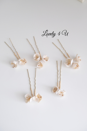 accesorii lovely 4 u, agrafe cu perle pentru mireasa, agrafe cu flori coc mireasa, agrafe cu flori si perle alungite, agrafe cu perle coc mireasa, agrafe aurii, set agrfe par, Accesoriu mic mireasa, diadema cu flori,  acceoriu mireasa, agrafe cu flori mireasa, agrafe mireasa, diadema cu flori mireasa, diadema mireasa, coafuri mireasa bucuresti,  coafuri mireasa cluj, pini cu flori mireasa, pini mireasa, coc mireasa cu diadema [4]