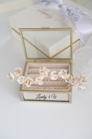 accesorii lovely 4 u, agrafe cu perle pentru mireasa, agrafe cu flori coc mireasa, agrafe cu flori si perle alungite, agrafe cu perle coc mireasa, agrafe aurii, set agrfe par, Accesoriu mic mireasa, diadema cu flori,  acceoriu mireasa, agrafe cu flori mireasa, agrafe mireasa, diadema cu flori mireasa, diadema mireasa, coafuri mireasa bucuresti,  coafuri mireasa cluj, pini cu flori mireasa, pini mireasa, coc mireasa cu diadema [7]