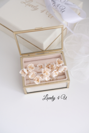 accesorii lovely 4 u, agrafe cu perle pentru mireasa, agrafe cu flori coc mireasa, agrafe cu flori si perle alungite, agrafe cu perle coc mireasa, agrafe aurii, set agrfe par, Accesoriu mic mireasa, diadema cu flori,  acceoriu mireasa, agrafe cu flori mireasa, agrafe mireasa, diadema cu flori mireasa, diadema mireasa, coafuri mireasa bucuresti,  coafuri mireasa cluj, pini cu flori mireasa, pini mireasa, coc mireasa cu diadema [8]
