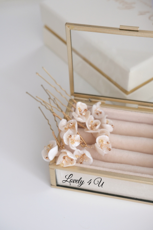 accesorii lovely 4 u, agrafe cu perle pentru mireasa, agrafe cu flori coc mireasa, agrafe cu flori si perle alungite, agrafe cu perle coc mireasa, agrafe aurii, set agrfe par, Accesoriu mic mireasa, diadema cu flori,  acceoriu mireasa, agrafe cu flori mireasa, agrafe mireasa, diadema cu flori mireasa, diadema mireasa, coafuri mireasa bucuresti,  coafuri mireasa cluj, pini cu flori mireasa, pini mireasa, coc mireasa cu diadema [6]