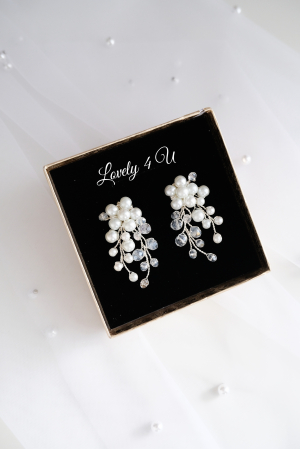 Cercei mireasa, Bijuterii mireasa, CERCEI LOVELY 4 U, CERCEI ELEGANTI, CERCEI PREMIUM, CERCEI REALIZATI MANUAL, CERCEI , CERCEI NUNTA, NUNTA 2023, CERCEI FLORALI,,cercei discreti, cercei eleganti mireasa, cercei handmade, cercei mici mireasa, cercei mireasa, cercei perlute, perlute mireasa, accesorii mireasa, accesorii nunta, bijuterii din perle, [4]