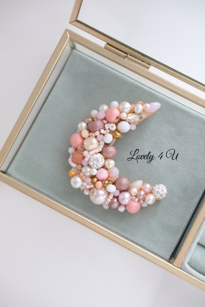 BROSA BRAD , ACCESORII LOVELY 4 U, accesorii lovely 4 u, cadou timisoara, brosa coroni de iarna cu pietre colorate, brose colorate, brose craciun, brose cu pietre naturale, brose handmade, brose handmade colorate de craciun, brose pietre semipretioase, cadouri copii craciun, cadouri craciun, cadouri de craciun, cadouri de craciun pentru copii, cadouri de craciun pentru fete,  BIJUTERII LOVELY 4 U, BIJUTERII ACCESORII POM DE CRĂCIUN, BROSE ELEGANTE, CADOU CRACIUN, BIJUTERII CRACIUN, BIJUTERII, BROSE, CADOU DE LUX, ACCESORII DE LUX, IDEI CADOU [3]