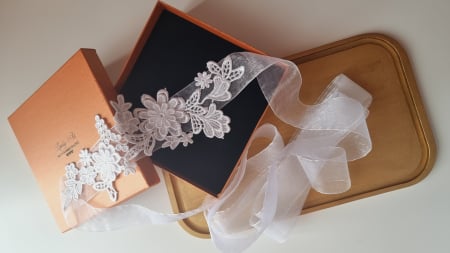 esarfa dezgatitul miresei, esarfa mireasa, esarfa alba dantela, esarfa traditionala mireasa, esarfa handmade mireasa, accesorii dezgatit mireasa, cordon mireasa alb, esarfa mireasa organza, esarfa eleganta mireasa, esarfa dantela mireasa Romania, funda dezgatitul miresei, esarfa de traditie mireasa, brâu mireasa alb, accesoriu mireasa handmade, esarfa mireasa Lovely 4 U, [3]