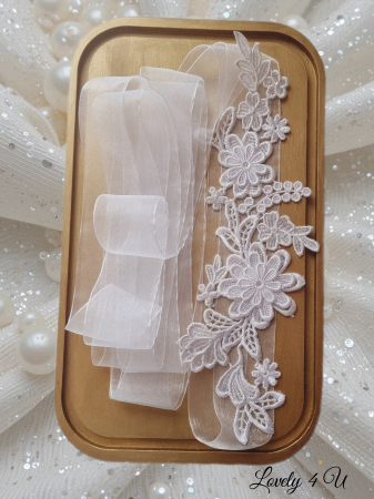 esarfa dezgatitul miresei, esarfa mireasa, esarfa alba dantela, esarfa traditionala mireasa, esarfa handmade mireasa, accesorii dezgatit mireasa, cordon mireasa alb, esarfa mireasa organza, esarfa eleganta mireasa, esarfa dantela mireasa Romania, funda dezgatitul miresei, esarfa de traditie mireasa, brâu mireasa alb, accesoriu mireasa handmade, esarfa mireasa Lovely 4 U, [1]