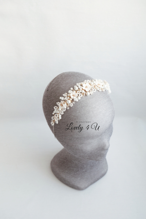ACCESORII LOVELY 4 U, CORONITA PAR MIREASA, diadema mireasă, coroniță mireasă, accesoriu păr mireasă, coroniță handmade, bijuterii mireasă, diadema cu perle, coroniță cu cristale Swarovski, accesoriu elegant mireasă, bijuterii nuntă, coroniță finuță, diademă placată cu aur, coroniță cu flori modelate manual, accesoriu păr sofisticat, bijuterii handmade România, diadema romantică, coroniță mireasă cu perle și cristale, accesoriu regal mireasă, accesorii premium mireasă, bijuterii placate cu argint 925, coroniță personalizată, accesoriu mireasă stil boho, diademă elegantă, accesoriu păr nuntă, bijuterii de lux mireasă, coroniță mireasă vintage, coroniță mireasă minimalistă, accesoriu păr pentru evenimente speciale, accesorii mireasă handmade, accesoriu păr rafinat, coroniță mireasă florală, bijuterii sofisticate mireasă, accesoriu mireasă delicat și feminin.accesoriu auriu mireasa, accesoriu pentru par, coronita aurie, coronita mireasa, diadema mireasa, tiara cu frunze aurii, TIARA MIREASA, tiara nunta, accesorii LOVELY 4 U, Coronita de lux, mireasa 2024, coronita cu perle mireasa, coroana mireasa, coronita inalta mireasa, coronita premium, coronite de par pentru mirese,CORONITA CU FLORI MIREASA, DIADEMA MIREASA, TIARA MIREASA, ACCESORII CU FLORI MIREASĂ, SET AGRAFE MIREASA, ACCESORII DE PĂR MIREASĂ,  LOVELY 4 U , Set bijuterii mireasa, Set bijuterii mireasa perle, [17]