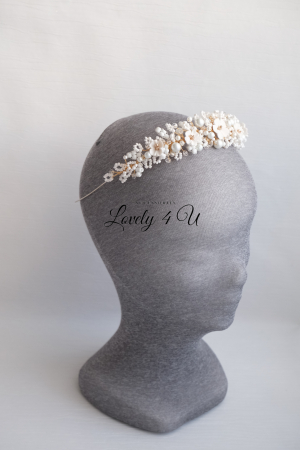 ACCESORII LOVELY 4 U, CORONITA PAR MIREASA, diadema mireasă, coroniță mireasă, accesoriu păr mireasă, coroniță handmade, bijuterii mireasă, diadema cu perle, coroniță cu cristale Swarovski, accesoriu elegant mireasă, bijuterii nuntă, coroniță finuță, diademă placată cu aur, coroniță cu flori modelate manual, accesoriu păr sofisticat, bijuterii handmade România, diadema romantică, coroniță mireasă cu perle și cristale, accesoriu regal mireasă, accesorii premium mireasă, bijuterii placate cu argint 925, coroniță personalizată, accesoriu mireasă stil boho, diademă elegantă, accesoriu păr nuntă, bijuterii de lux mireasă, coroniță mireasă vintage, coroniță mireasă minimalistă, accesoriu păr pentru evenimente speciale, accesorii mireasă handmade, accesoriu păr rafinat, coroniță mireasă florală, bijuterii sofisticate mireasă, accesoriu mireasă delicat și feminin.accesoriu auriu mireasa, accesoriu pentru par, coronita aurie, coronita mireasa, diadema mireasa, tiara cu frunze aurii, TIARA MIREASA, tiara nunta, accesorii LOVELY 4 U, Coronita de lux, mireasa 2024, coronita cu perle mireasa, coroana mireasa, coronita inalta mireasa, coronita premium, coronite de par pentru mirese,CORONITA CU FLORI MIREASA, DIADEMA MIREASA, TIARA MIREASA, ACCESORII CU FLORI MIREASĂ, SET AGRAFE MIREASA, ACCESORII DE PĂR MIREASĂ,  LOVELY 4 U , Set bijuterii mireasa, Set bijuterii mireasa perle, [19]