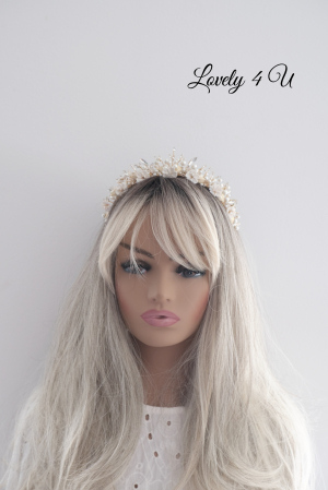 Coronita de lux, Coronita mireasa, Coronita  cu perle. Coronita mireasa cu perle, Accesorii mireasa, Coronita mireasa cu flori, Diadema mireasa, Tiara mireasa, Bijuterii mireasa de lux, Accesorii Lovely 4 U, lovely4u.ro, accesoriu auriu mireasa, accesoriu pentru par, coronita aurie, coronita mireasa, diadema mireasa, tiara cu frunze aurii, TIARA MIREASA, tiara nunta, accesorii LOVELY 4 U, Coronita de lux, mireasa 2024, coronita cu perle mireasa, coroana mireasa, coronita inalta mireasa, coronita premium, coronite de par pentru mirese [23]