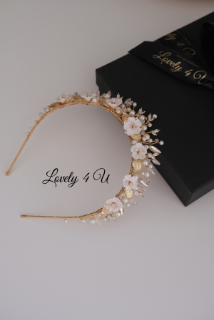 Coronita de lux, Coronita mireasa, Coronita  cu perle. Coronita mireasa cu perle, Accesorii mireasa, Coronita mireasa cu flori, Diadema mireasa, Tiara mireasa, Bijuterii mireasa de lux, Accesorii Lovely 4 U, lovely4u.ro, accesoriu auriu mireasa, accesoriu pentru par, coronita aurie, coronita mireasa, diadema mireasa, tiara cu frunze aurii, TIARA MIREASA, tiara nunta, accesorii LOVELY 4 U, Coronita de lux, mireasa 2024, coronita cu perle mireasa, coroana mireasa, coronita inalta mireasa, coronita premium, coronite de par pentru mirese [36]