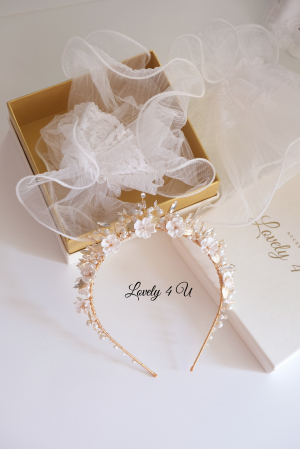 Coronita de lux, Coronita mireasa, Coronita  cu perle. Coronita mireasa cu perle, Accesorii mireasa, Coronita mireasa cu flori, Diadema mireasa, Tiara mireasa, Bijuterii mireasa de lux, Accesorii Lovely 4 U, lovely4u.ro, accesoriu auriu mireasa, accesoriu pentru par, coronita aurie, coronita mireasa, diadema mireasa, tiara cu frunze aurii, TIARA MIREASA, tiara nunta, accesorii LOVELY 4 U, Coronita de lux, mireasa 2024, coronita cu perle mireasa, coroana mireasa, coronita inalta mireasa, coronita premium, coronite de par pentru mirese [25]