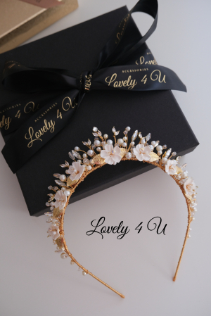 Coronita de lux, Coronita mireasa, Coronita  cu perle. Coronita mireasa cu perle, Accesorii mireasa, Coronita mireasa cu flori, Diadema mireasa, Tiara mireasa, Bijuterii mireasa de lux, Accesorii Lovely 4 U, lovely4u.ro, accesoriu auriu mireasa, accesoriu pentru par, coronita aurie, coronita mireasa, diadema mireasa, tiara cu frunze aurii, TIARA MIREASA, tiara nunta, accesorii LOVELY 4 U, Coronita de lux, mireasa 2024, coronita cu perle mireasa, coroana mireasa, coronita inalta mireasa, coronita premium, coronite de par pentru mirese [35]